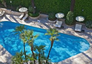 Swimming pool on holiday for wearing waist shaping swimwear